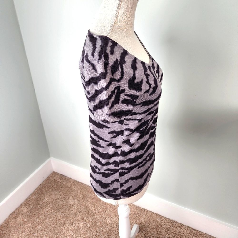 ANN TAYLOR WOMEN'S SHORT SLEEVE SCOOP NECK TOP GRAY AND BLACK SIZE SMALL - Picture 3 of 6